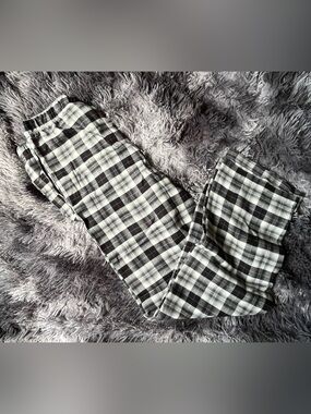 Old Navy Black and White Plaid Pants